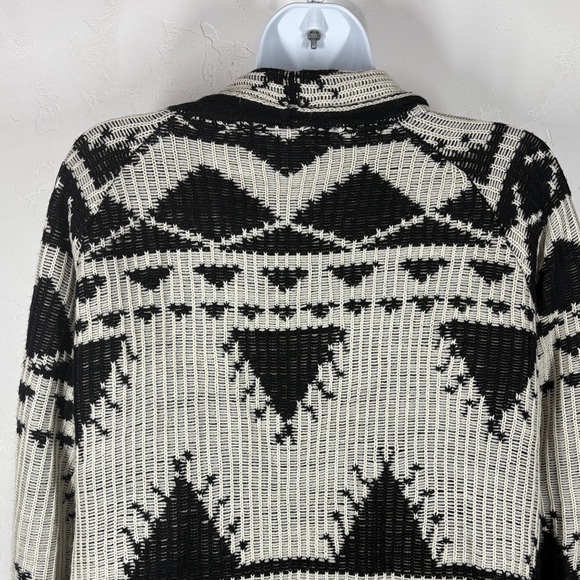 RD Style Black and White Geometric Cardigan size medium - Picture 7 of 11